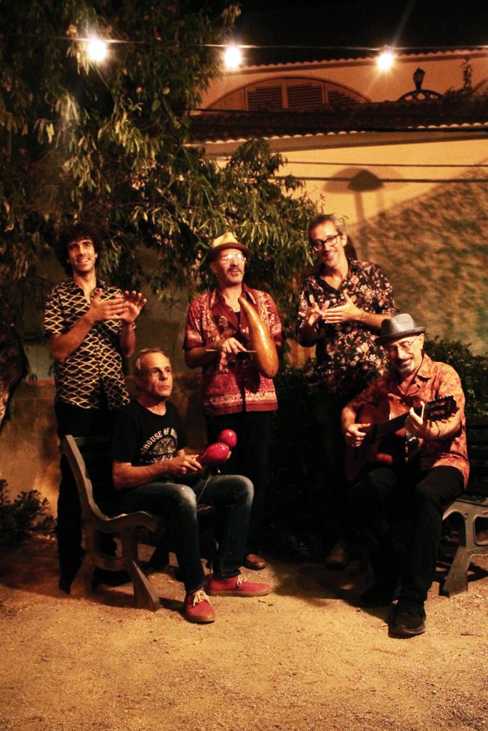 Un viatge musical i literari que celebra l’herència única del Gato Pérez, el mestre que va transformar la rumba catalana amb la seva visió heterodoxa i lírica. Set de Rumba, Dani Txarnego i Quino Béjar es reuneixen per retre tribut a aquest geni que va donar veu a la Barcelona més urbana, amb cançons plenes d’ànima i autenticitat. Un espectacle que reivindica la força i la poesia d’un llegat inoblidable.